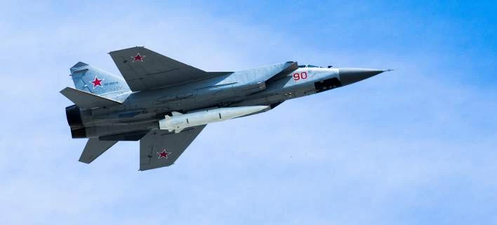 Ο Πούτιν δείχνει τα «δόντια» του: Stealth και πύραυλοι στην παρέλαση για τη νίκη επί των Ναζί [Εικόνες & Βίντεο]